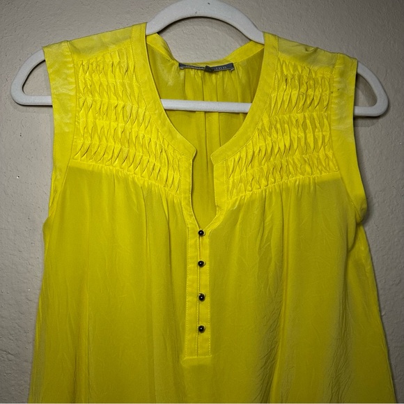 104. Daniel Rainn 100% Silk Yellow Sleeveless Blouse Tank Top - Picture 2 of 11